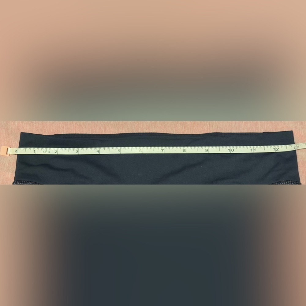 Lululemon: Women’s Crops- Size 4 - Picture 10 of 11